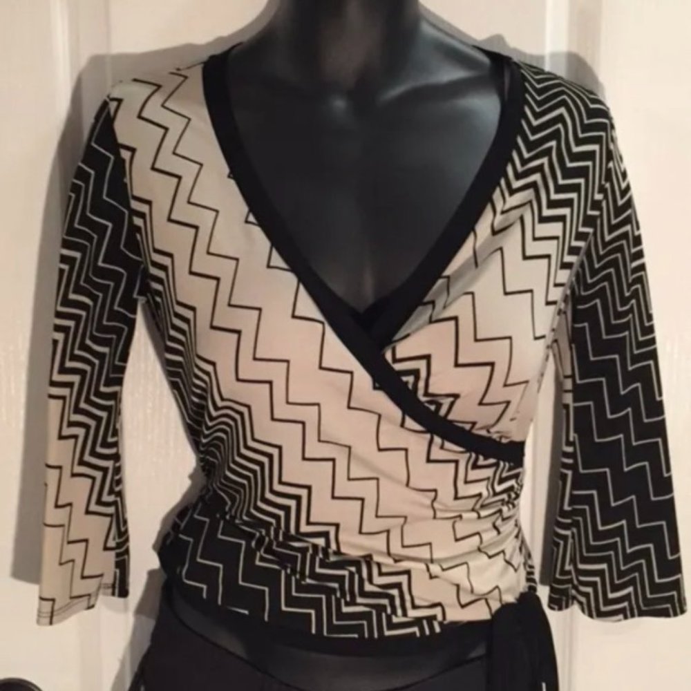 Women Top Suzy Shier size M / Top de marque Suzy Shier Gr. M